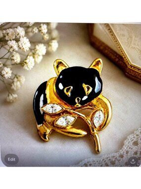 Vintage Tuxedo Cat Brooch Black White Enamel Rhinestone Leaf Gold Tone Pin